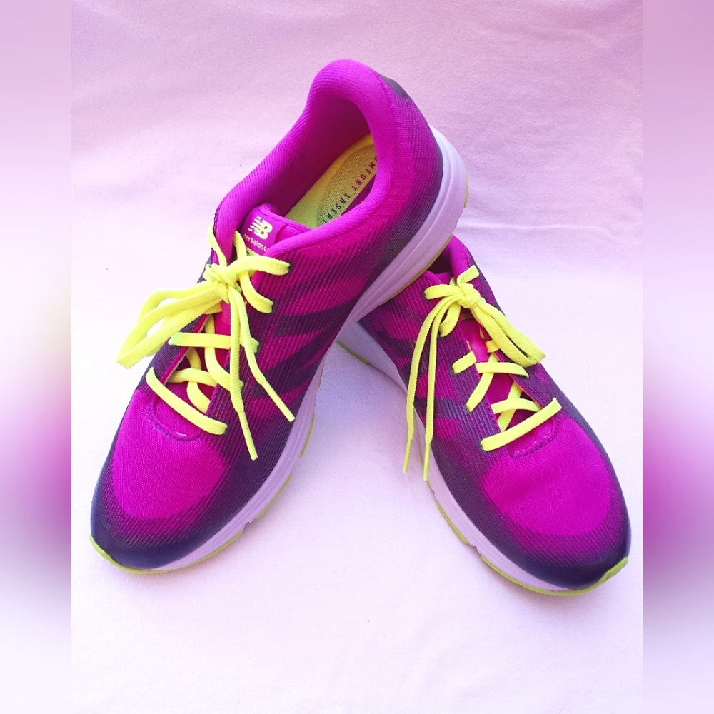 NIB (New In Box) Pair of Womens New Balance Sneakers - US Size 8